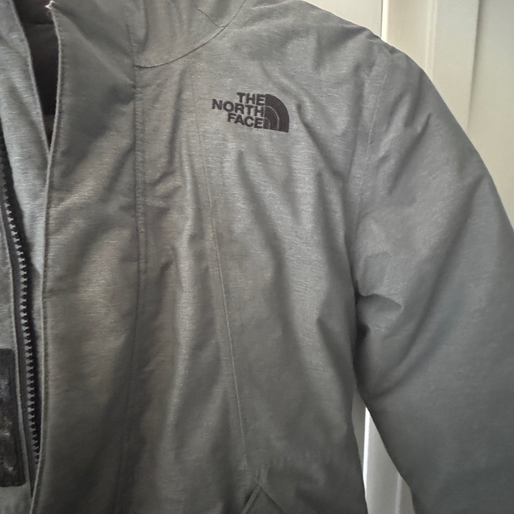The North Face Kids’ Dark Gray Ski Parka, with faux fur trim. - Picture 3 of 6